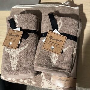 Wrangler Brown steerhead pattern Towel Set - NWT